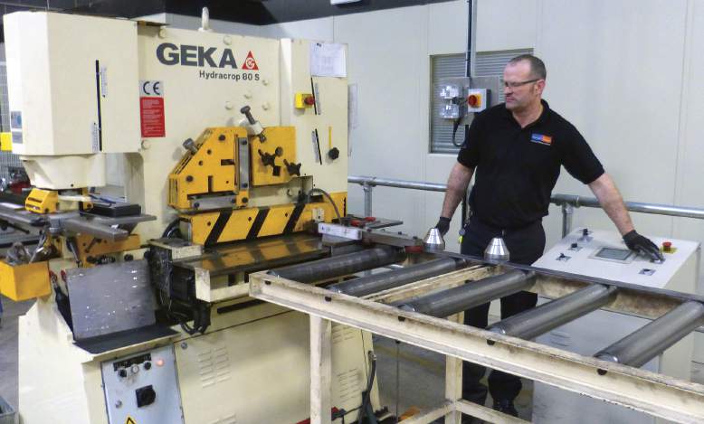 Long narrow bars are fed into the GEKA Hydracrop 80S machine using the ALRS Automated Feeder system
